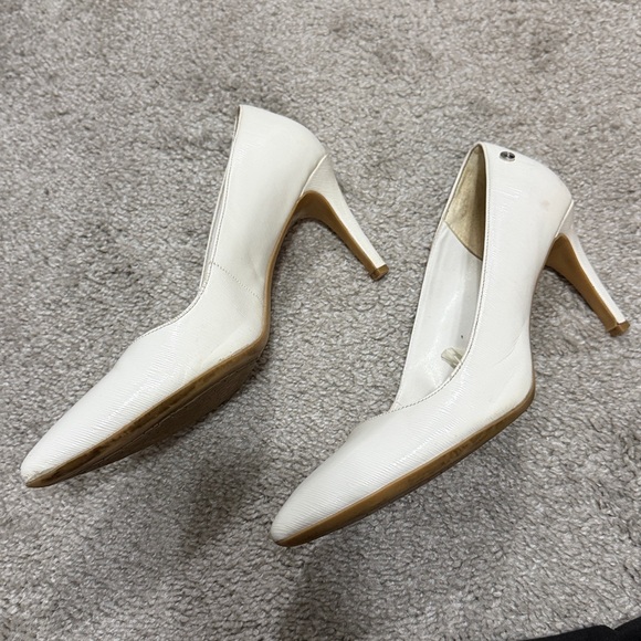 Calvin Klein Women’s Brady Heel Pump White Textured 8M Bridal Minimalist Vegan - Picture 6 of 6